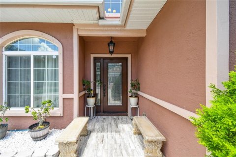 House in Saint Petersburg, Florida 4 bedrooms, 199.28 sq.m. № 1882808 - photo 4