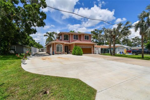 House in Saint Petersburg, Florida 4 bedrooms, 199.28 sq.m. № 1882808 - photo 3