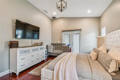 House in Saint Petersburg, Florida 4 bedrooms, 199.28 sq.m. № 1882808 - photo 24
