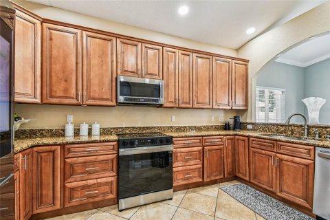House in Saint Petersburg, Florida 4 bedrooms, 199.28 sq.m. № 1882808 - photo 15