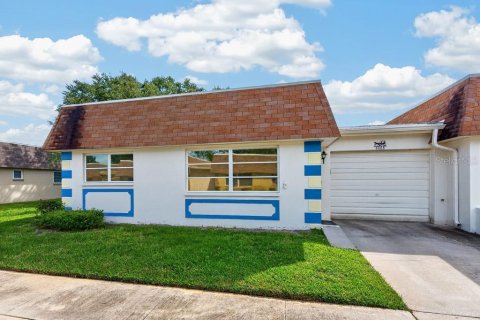 Condo in Pinellas Park, Florida, 2 bedrooms № 2361312