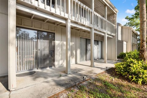 Condo in Sarasota, Florida, 2 bedrooms  № 2240002 - photo 4