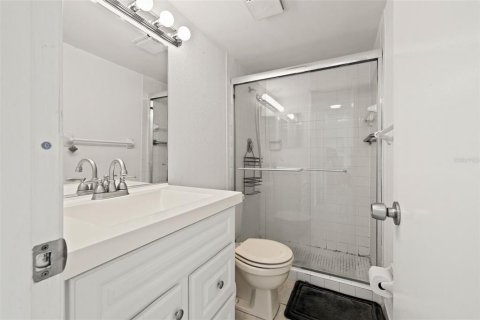 Condo in Sarasota, Florida, 2 bedrooms  № 2240002 - photo 29