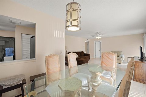 Condo in Sarasota, Florida, 2 bedrooms  № 2240002 - photo 23