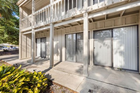 Condo in Sarasota, Florida, 2 bedrooms  № 2240002 - photo 5