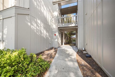 Condo in Sarasota, Florida, 2 bedrooms  № 2240002 - photo 7