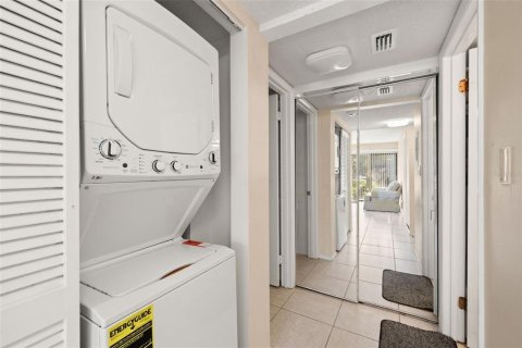 Condo in Sarasota, Florida, 2 bedrooms  № 2240002 - photo 28