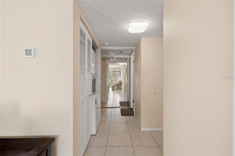 Condo in Sarasota, Florida, 2 bedrooms  № 2240002 - photo 27