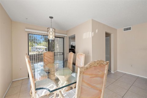 Condo in Sarasota, Florida, 2 bedrooms  № 2240002 - photo 26