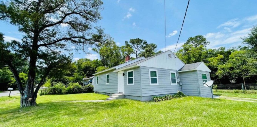 House in Jacksonville, Florida 4 bedrooms, 116.13 sq.m. № 770755