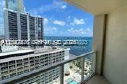 Condo in Sunny Isles Beach, Florida, 2 bedrooms № 2185935 - photo 8