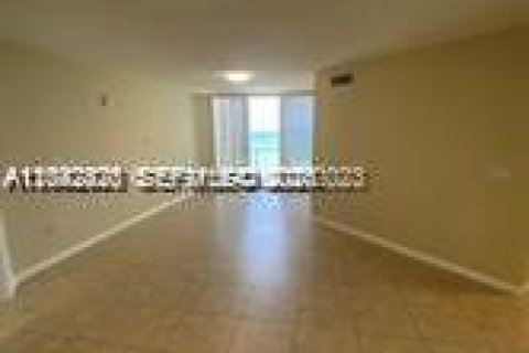 Condo in Sunny Isles Beach, Florida, 2 bedrooms № 2185935 - photo 4