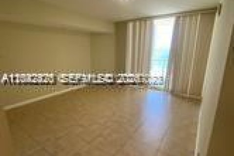 Condo in Sunny Isles Beach, Florida, 2 bedrooms № 2185935 - photo 5