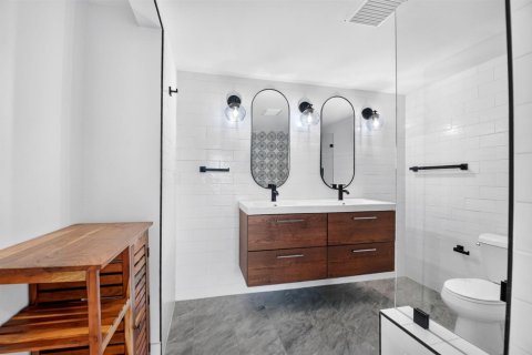 Condo in South Palm Beach, Florida, 1 bedroom № 2246097 - photo 24