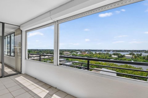 Condo in South Palm Beach, Florida, 1 bedroom № 2246097 - photo 29
