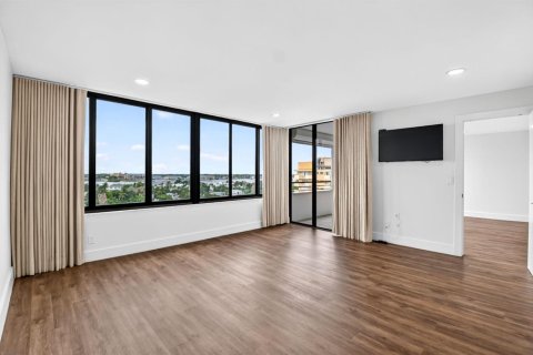 Condo in South Palm Beach, Florida, 1 bedroom № 2246097 - photo 20