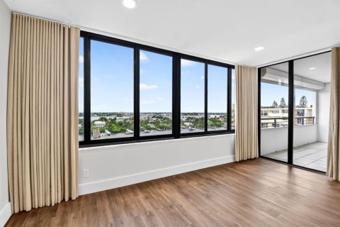 Condo in South Palm Beach, Florida, 1 bedroom № 2246097 - photo 21