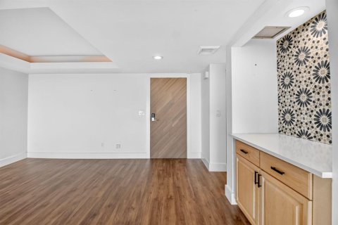 Condo in South Palm Beach, Florida, 1 bedroom № 2246097 - photo 3
