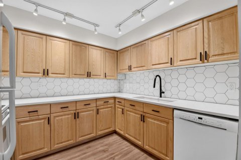 Condo in South Palm Beach, Florida, 1 bedroom № 2246097 - photo 14
