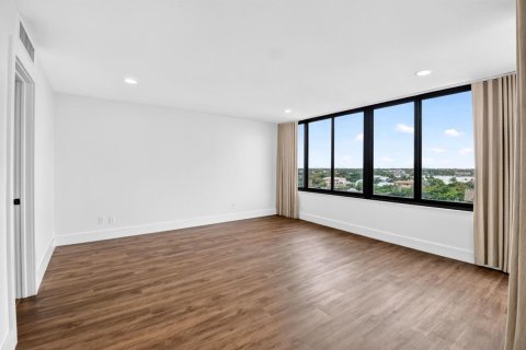 Condo in South Palm Beach, Florida, 1 bedroom № 2246097 - photo 19