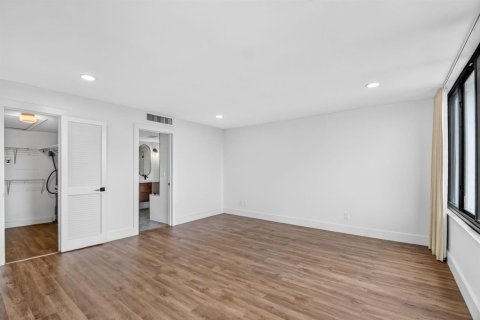 Condo in South Palm Beach, Florida, 1 bedroom № 2246097 - photo 23