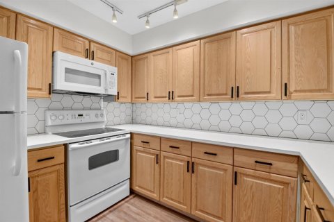 Condo in South Palm Beach, Florida, 1 bedroom № 2246097 - photo 18