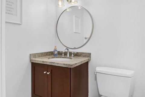Condo in South Palm Beach, Florida, 1 bedroom № 2246097 - photo 12