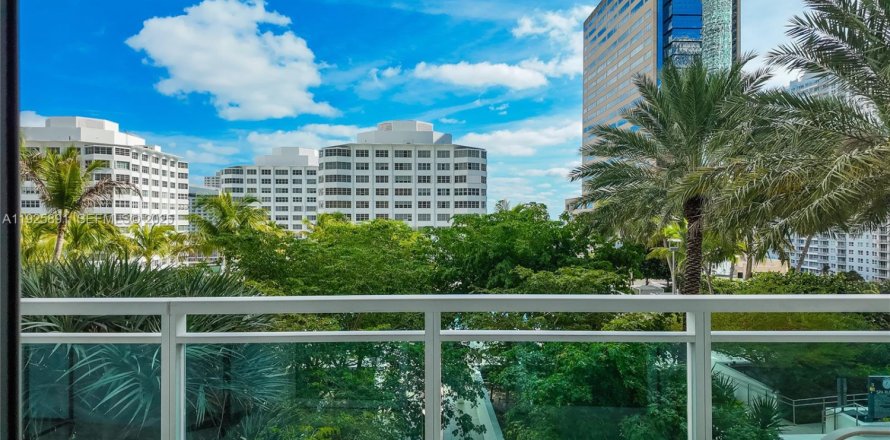 Кондоминиум с 2 спальнями в Майами, Флорида № 1988315