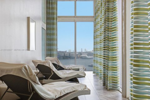 Купить кондоминиум в Майами, Флорида 4 спальни, 284.19м2, № 2086065 - фото 30