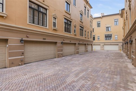 Adosado en venta en Tampa, Florida, 3 dormitorios, 200.2 m2 № 2096148 - foto 30