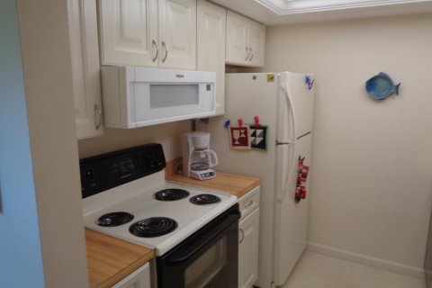 Condo in Hutchinson Island South, Florida, 2 bedrooms  № 2377390 - photo 3