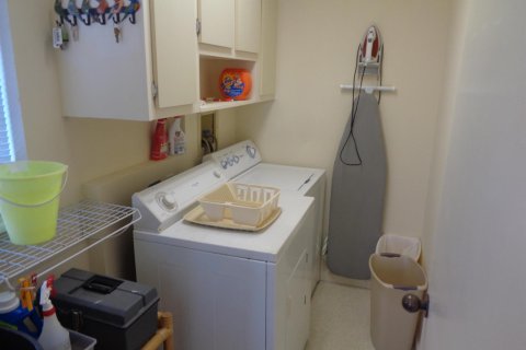 Condo in Hutchinson Island South, Florida, 2 bedrooms  № 2377390 - photo 24