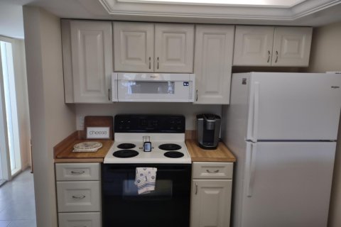 Condo in Hutchinson Island South, Florida, 2 bedrooms  № 2377390 - photo 7