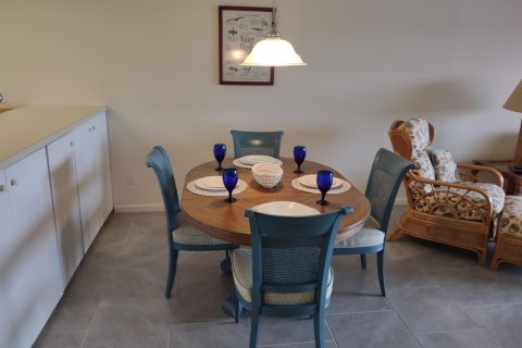 Condo in Hutchinson Island South, Florida, 2 bedrooms  № 2377390 - photo 10