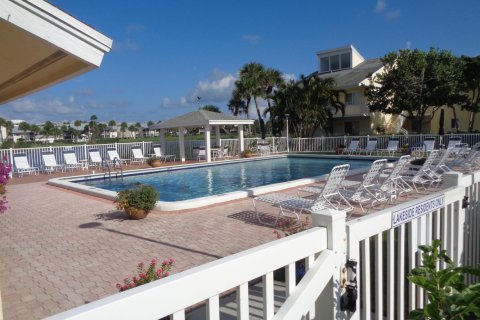 Condo in Hutchinson Island South, Florida, 2 bedrooms  № 2377390 - photo 25
