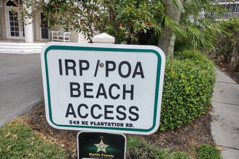 Condo in Hutchinson Island South, Florida, 2 bedrooms  № 2377390 - photo 27