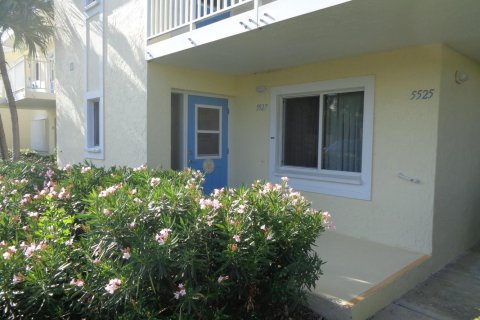 Condo in Hutchinson Island South, Florida, 2 bedrooms  № 2377390