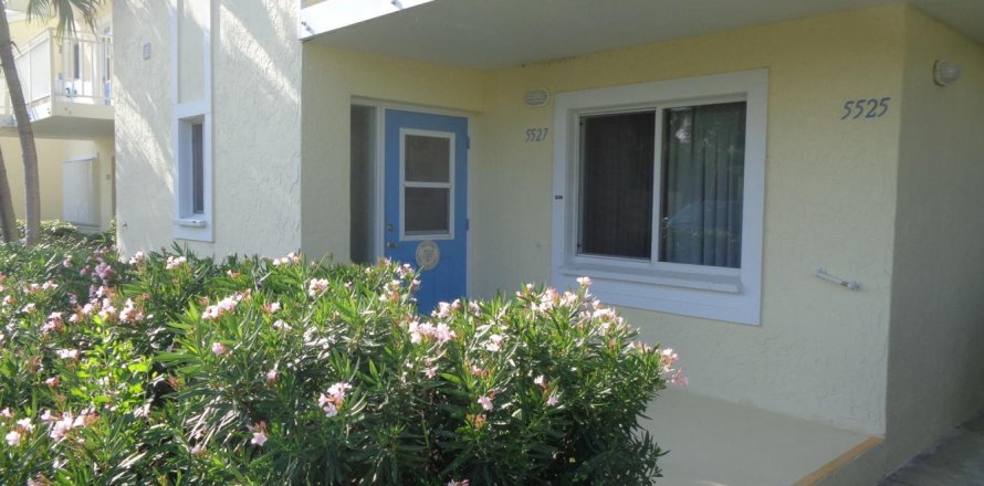 Condo in Hutchinson Island South, Florida, 2 bedrooms  № 2377390