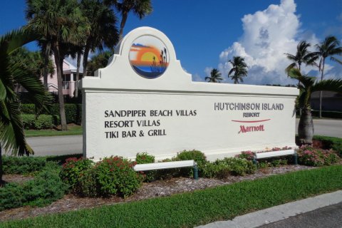 Condo in Hutchinson Island South, Florida, 2 bedrooms  № 2377390 - photo 2