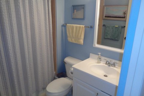 Condo in Hutchinson Island South, Florida, 2 bedrooms  № 2377390 - photo 22