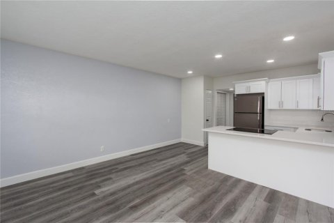 Apartamento en alquiler en Treasure Island, Florida, 1 dormitorio, 54.35 m2 № 1819433 - foto 3