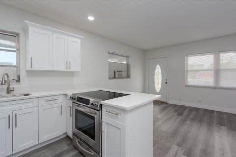 Apartamento en alquiler en Treasure Island, Florida, 1 dormitorio, 54.35 m2 № 1819433 - foto 7