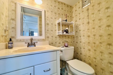 Condo in West Palm Beach, Florida, 2 bedrooms  № 2381655 - photo 9