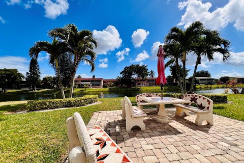 Condo in West Palm Beach, Florida, 2 bedrooms  № 2381655 - photo 13