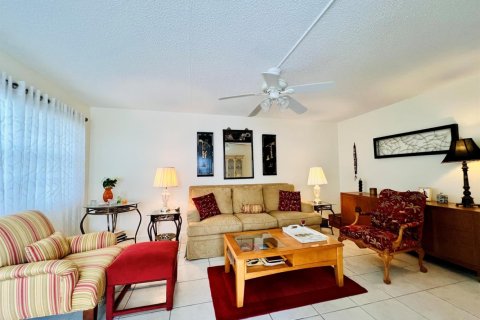 Condo in West Palm Beach, Florida, 2 bedrooms  № 2381655 - photo 6