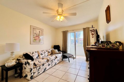 Condo in West Palm Beach, Florida, 2 bedrooms  № 2381655 - photo 10