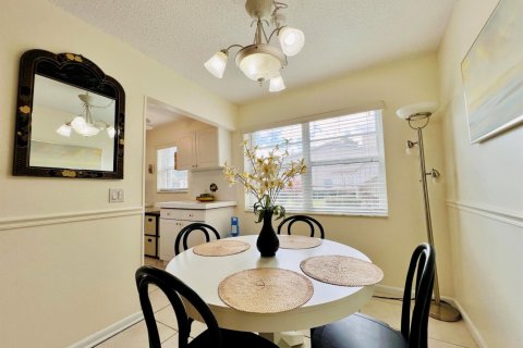 Condo in West Palm Beach, Florida, 2 bedrooms  № 2381655 - photo 5