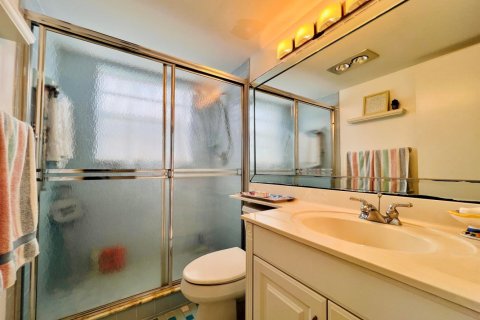 Condo in West Palm Beach, Florida, 2 bedrooms  № 2381655 - photo 7