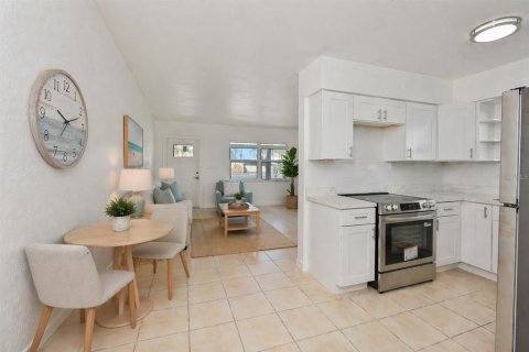 Купить кондоминиум в Мадейра - Бич, Флорида 3 комнаты, 72.46м2, № 2213984 - фото 8