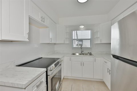 Купить кондоминиум в Мадейра - Бич, Флорида 3 комнаты, 72.46м2, № 2213984 - фото 10
